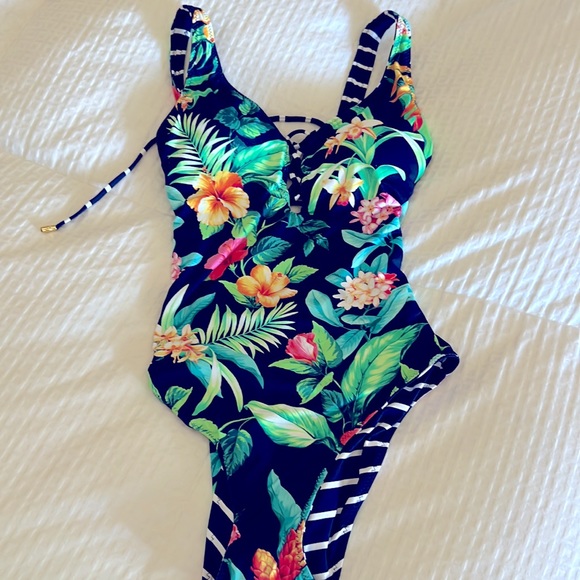 Tommy Bahama Tropi-Calling Reversible Lace-Back One-Piece Swimsuit, Size 6 - Picture 5 of 6